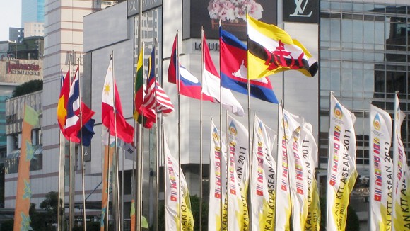 Khó khăn đang dần qua ảnh 1