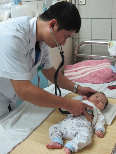 Cứu sống bé 3 tháng tuổi tim đã ngừng hoạt động ảnh 1