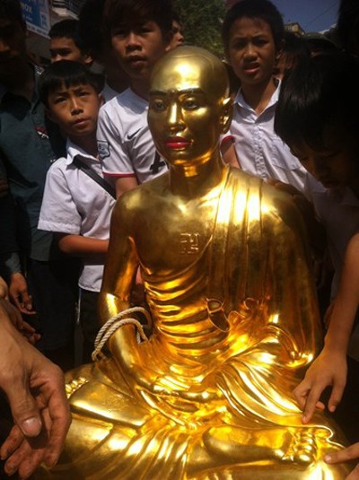 Tượng mới vào chùa, tượng cổ ra... sông ảnh 2