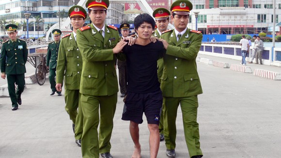 Khoét thủng tường trại giam trong 7 ngày, che giấu bằng cơm trộn vữa ảnh 1