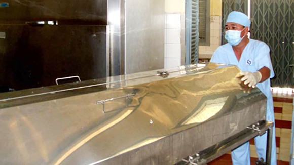 Chuyện thật 100%: Người chết bỗng dưng ngồi dậy trong phòng lạnh nhà xác ảnh 1