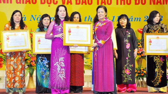Tuyên dương nhà giáo mẫu mực Thủ đô ảnh 1