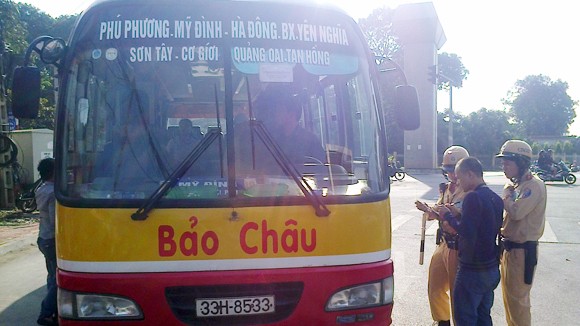 Xe buýt “nhái” tung hoành ảnh 1