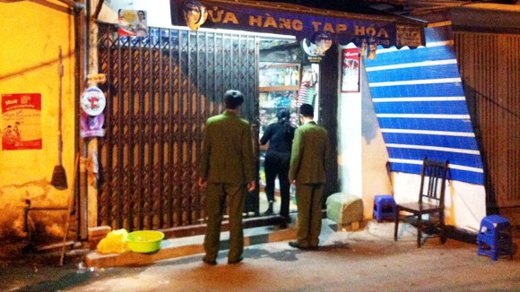 Giải cứu bé trai sơ sinh bị bố doạ giết ảnh 2