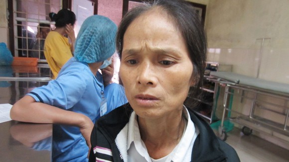 Vì quá nghèo, hai mẹ con uống thuốc diệt cỏ, mẹ chết, con 1 tuổi đang nguy kịch ảnh 2