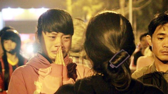 Nỗi đau tột cùng bên thi thể 7 học sinh bị sóng cuốn trôi ảnh 1
