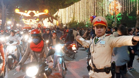 Hà Nội tưng bừng đón năm mới ảnh 2