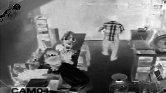 Bắt kẻ trộm gần 1 tỷ đồng nhờ camera trong nhà ảnh 1