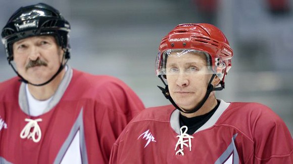 Tổng thống Putin thi đấu khúc côn cầu tại Sochi ảnh 1