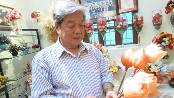 Người “tô sắc, ướp hương” cho hoa ảnh 2