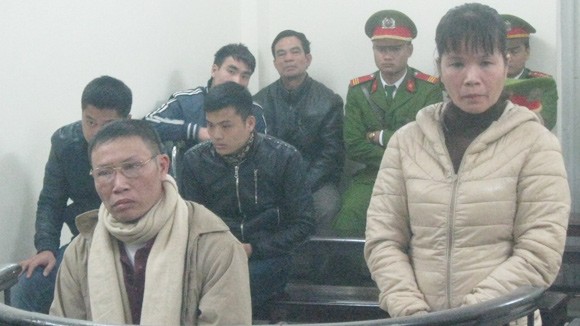 Bị bắt quả tang, điên cuồng tấn công cảnh sát ảnh 1