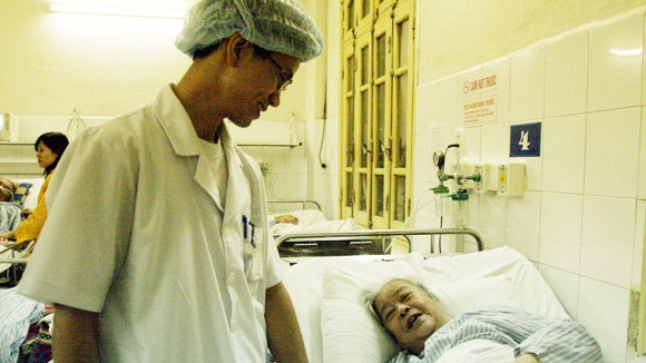 Phải luân chuyển những y bác sỹ cáu gắt, quát mắng bệnh nhân ảnh 1