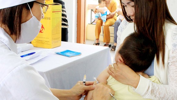 Chờ được vaccine thì hết dịch? ảnh 1