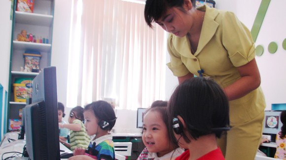 Dạy tiếng Anh trong trường mầm non: Không nên cấm đồng loạt ảnh 1