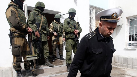 Căn cứ hải quân Ukraine tại Crimea bị chiếm giữ ảnh 1