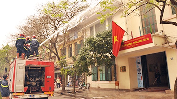 Công ty Điện lực Hoàn Kiếm: Diễn tập phòng cháy chữa cháy ảnh 1