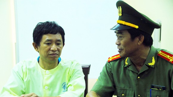 Thăm hỏi y sĩ hải quân có con bị bệnh hiểm nghèo ảnh 1