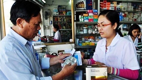 Giá thuốc bất kham, người dân lo lắng ảnh 1