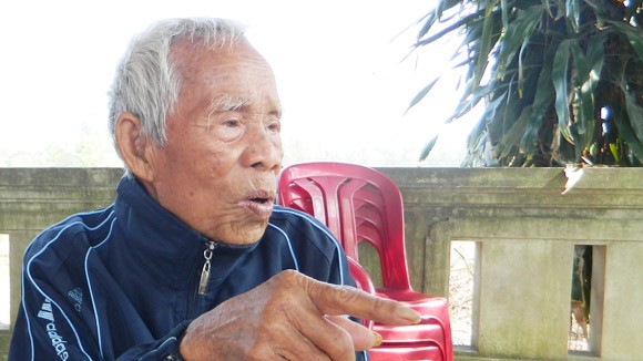 Người đàn ông đã khâm liệm sống lại để đọc... "bệnh trời" ảnh 1