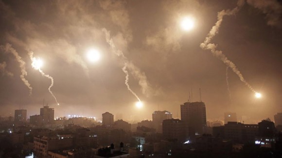 Dải Gaza bị Israel oanh kích dữ dội ảnh 1