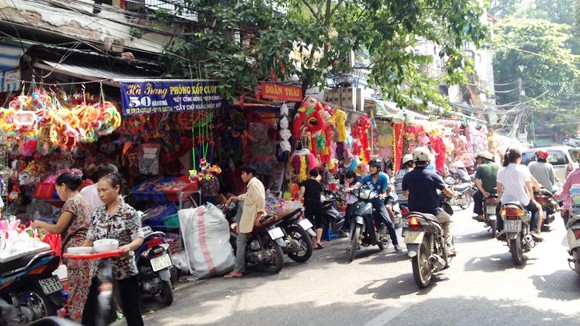 Đi chợ Trung thu trên phố Hàng Mã ảnh 1