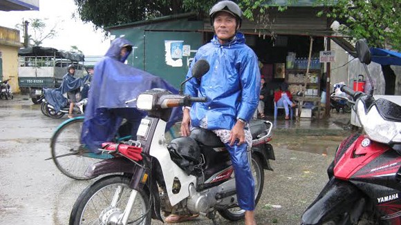 Những "hiệp sĩ" xe ôm thầm lặng ảnh 2