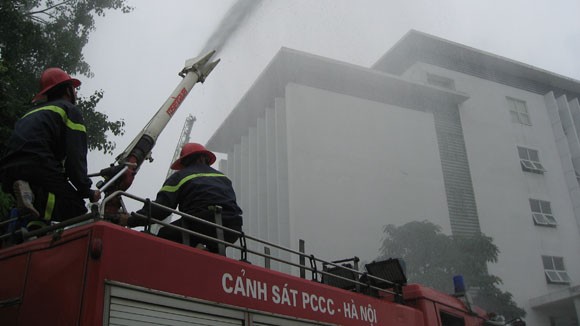 "Chiến sỹ" chữa cháy nghiệp dư trổ tài dập lửa ảnh 8