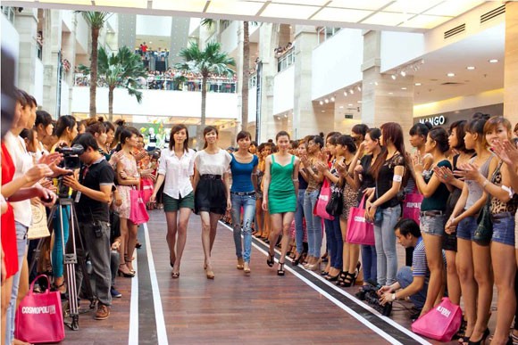 Cơn lốc "chân dài" đổ về Hà Nội ảnh 5