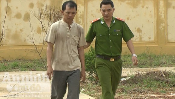 Ngủ say, nữ chủ nhà bị tên trộm "quái dị" thích cắt quần áo ảnh 1