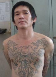 Dùng súng "xử" đàn em vì nghi quan hệ với bạn gái ảnh 1