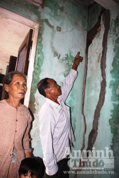 Hàng chục nhà dân bị nứt toác do thi công cầu, đường ảnh 1