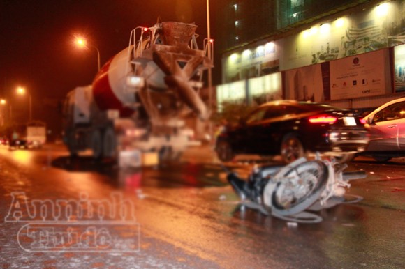 Bị cuốn vào gầm xe tải, nam thanh niên xấu số chết thảm ảnh 1
