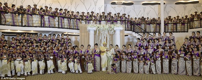 Lập kỷ lục thế giới với đám cưới 126 phù dâu ảnh 2