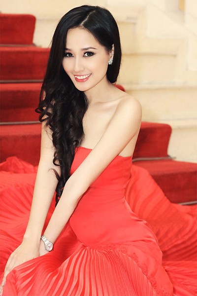 Sau scandal "vô tâm", Mai Phương Thúy khoe đường cong hấp dẫn ảnh 1