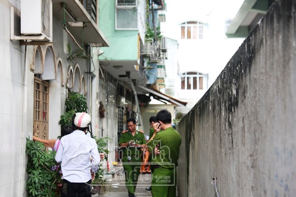 Người đàn ông chết thảm bên cạnh toà nhà cao tầng ảnh 2