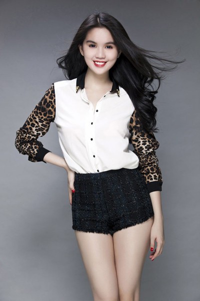 Ngọc Trinh "tranh giành" trang phục với Mai Phương Thúy ảnh 3