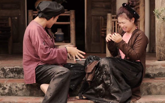 Dương Hoàng Yến bị Minh Quân bạo hành, tát lệch cả má ảnh 1