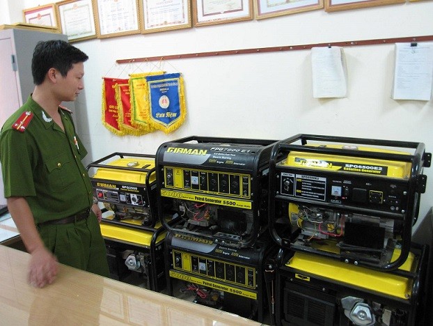 Nhân viên kho hàng khoắng tài sản của công ty đem bán ảnh 3