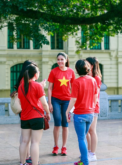 Hoa hậu Biển Nguyễn Thị Loan nhảy Flastmost hướng về biển Đông ảnh 1
