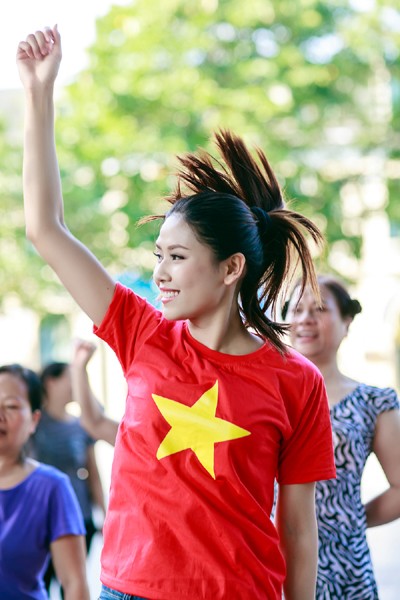 Hoa hậu Biển Nguyễn Thị Loan nhảy Flastmost hướng về biển Đông ảnh 5