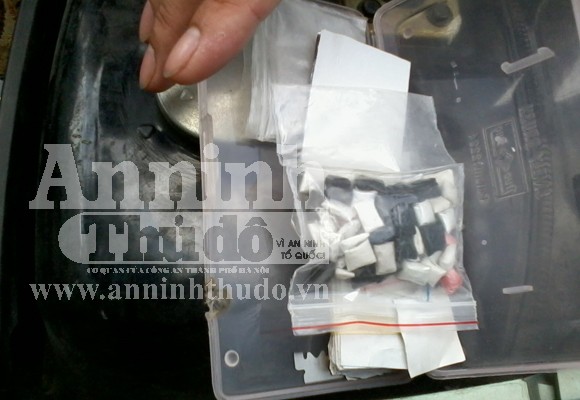 Bắt đối tượng nhiễm AIDS, giấu ma túy trong người ảnh 2