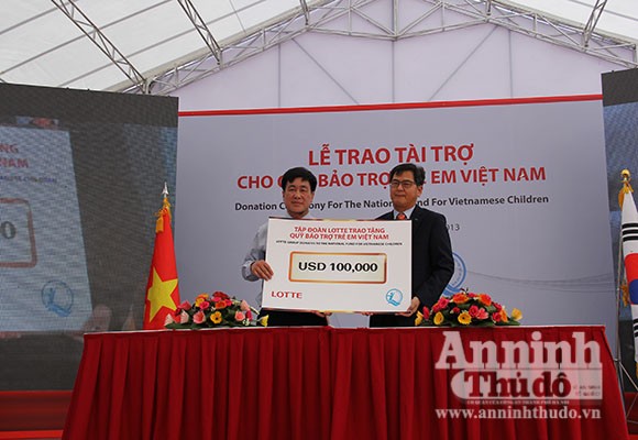 Tập đoàn Lotte tài trợ 100.000 USD cho trẻ em nghèo ảnh 2