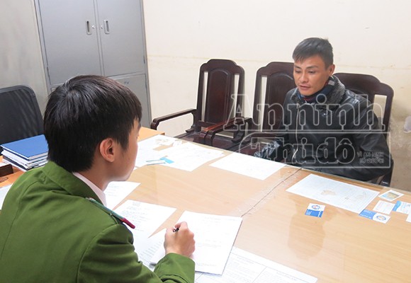 Mang súng colt theo người, sẵn sàng… “chiến” ảnh 4