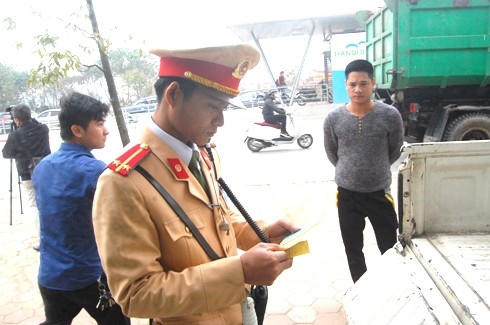 Tổng kiểm tra, xử phạt phương tiện vi phạm làn đường xe buýt BRT ảnh 2