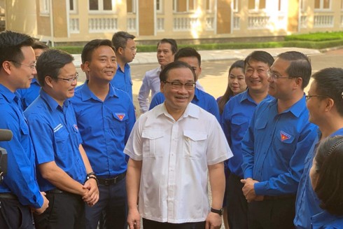 Trẻ hóa không có nghĩa là chạy theo số lượng ảnh 1