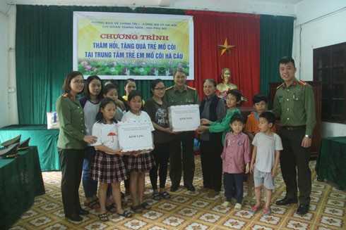 Chia sẻ yêu thương với các em nhỏ không may mắn ảnh 1 Chia sẻ yêu thương với các em nhỏ không may mắn ảnh 1