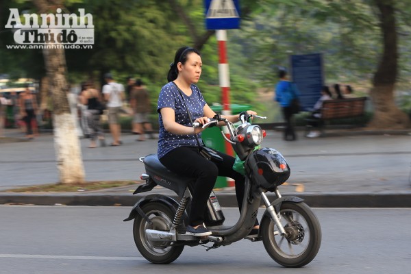 Tái diễn tình trạng không đội mũ bảo hiểm khi tham gia giao thông ảnh 8