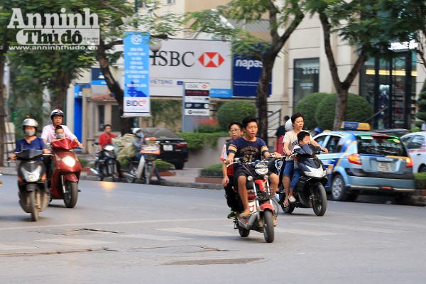 Tái diễn tình trạng không đội mũ bảo hiểm khi tham gia giao thông ảnh 9