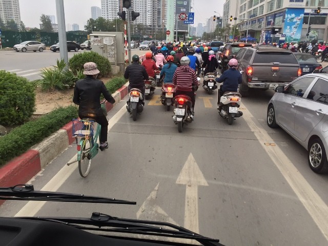 Buýt nhanh BRT chật kín xe trong ngày đầu bán vé 7.000 đồng/lượt ảnh 5