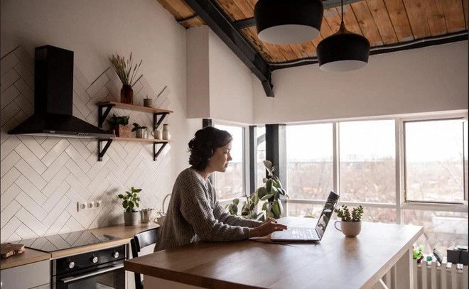 Vị trí ngồi làm việc của người lớn được thay đổi từ cơ quan vào bất cứ nơi nào trong nhà